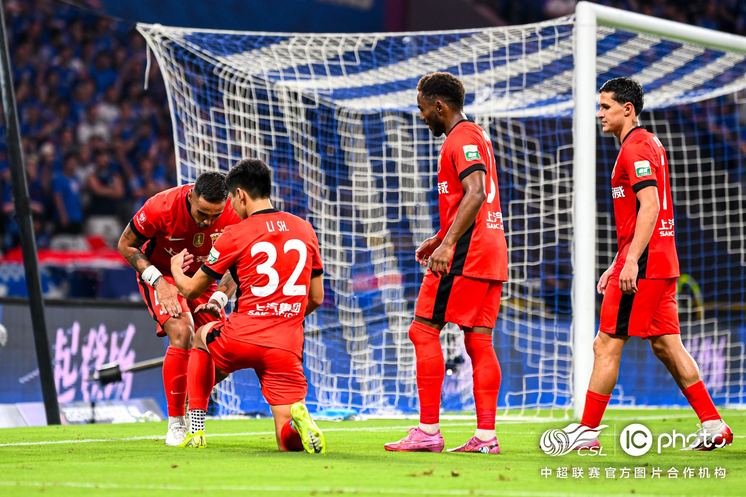 电竞赛事-上海申花训练开放日,加时末段状态回暖引欢呼,欧联在即,控场能力受关注的简单介绍