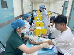 开云电竞-埃弗顿球员内讧引离奇红牌